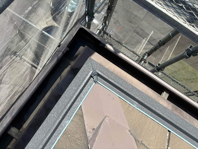 端部の金物の取り合い